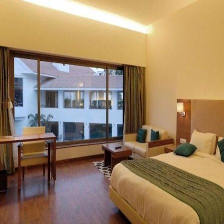 Club Mahindra Kensville Golf Resort Ahmedabad Exteriör bild