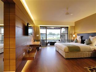 Club Mahindra Kensville Golf Resort Ahmedabad Exteriör bild