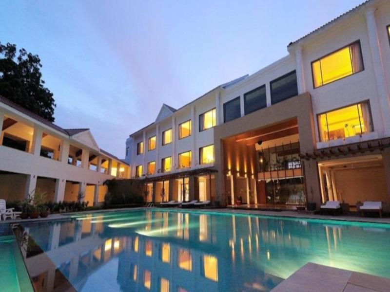 Club Mahindra Kensville Golf Resort Ahmedabad Exteriör bild