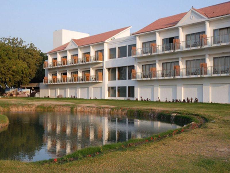 Club Mahindra Kensville Golf Resort Ahmedabad Exteriör bild