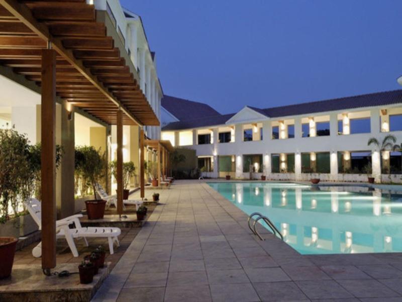 Club Mahindra Kensville Golf Resort Ahmedabad Exteriör bild